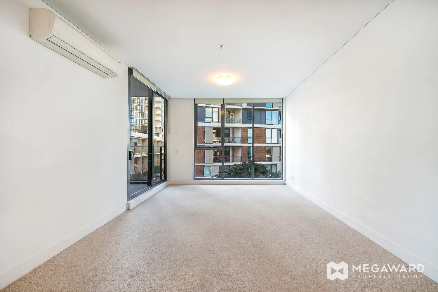 307WolliCreeklivingroom